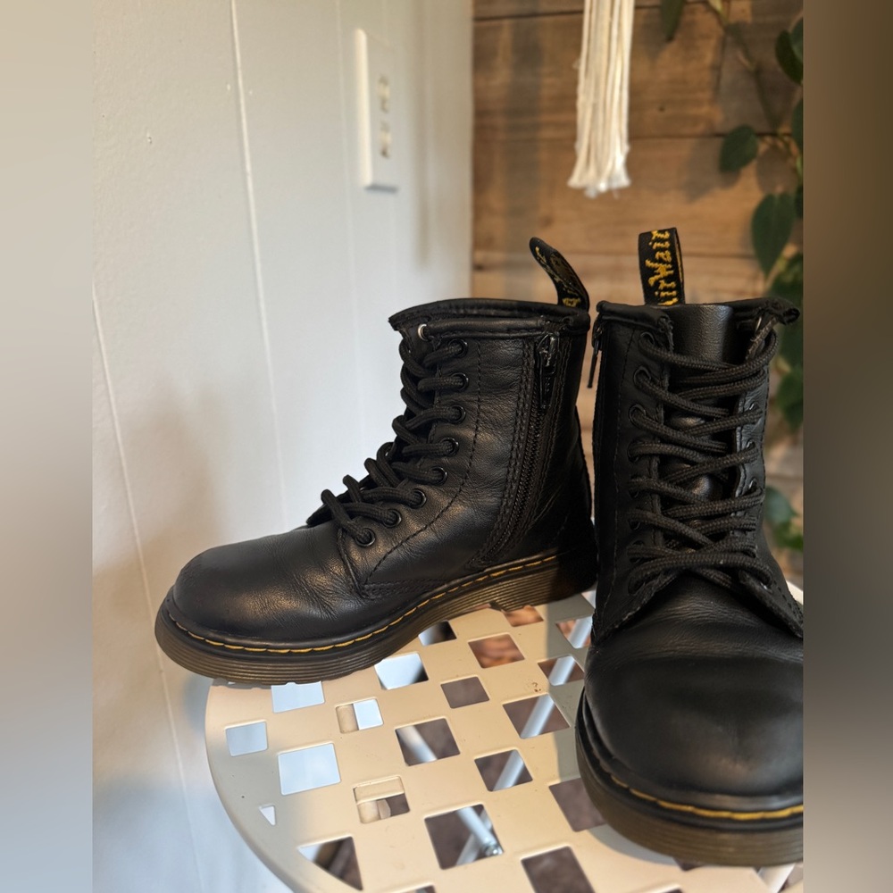 🥾 Dr. Martens Kids 1460J Leather Boots • Size 11 US Youth - Picture 6 of 9